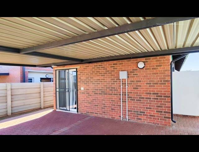 2 BEDROOM TOWNHOUSE FOR SALE IN PARKDENE